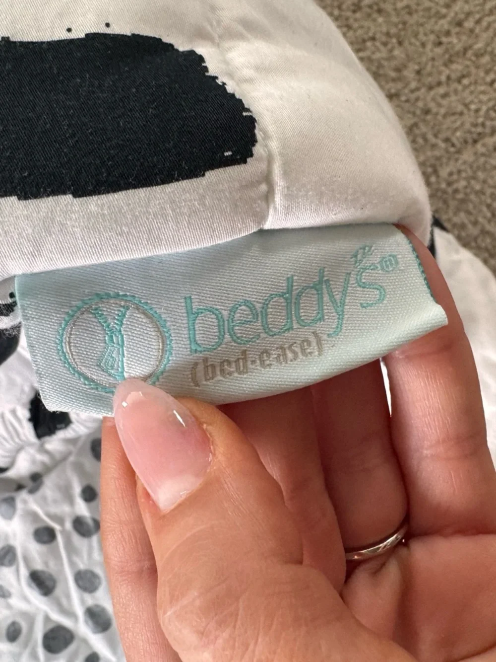 Beddey’s Black Dot Quilted zippered Comforter - White/Black
